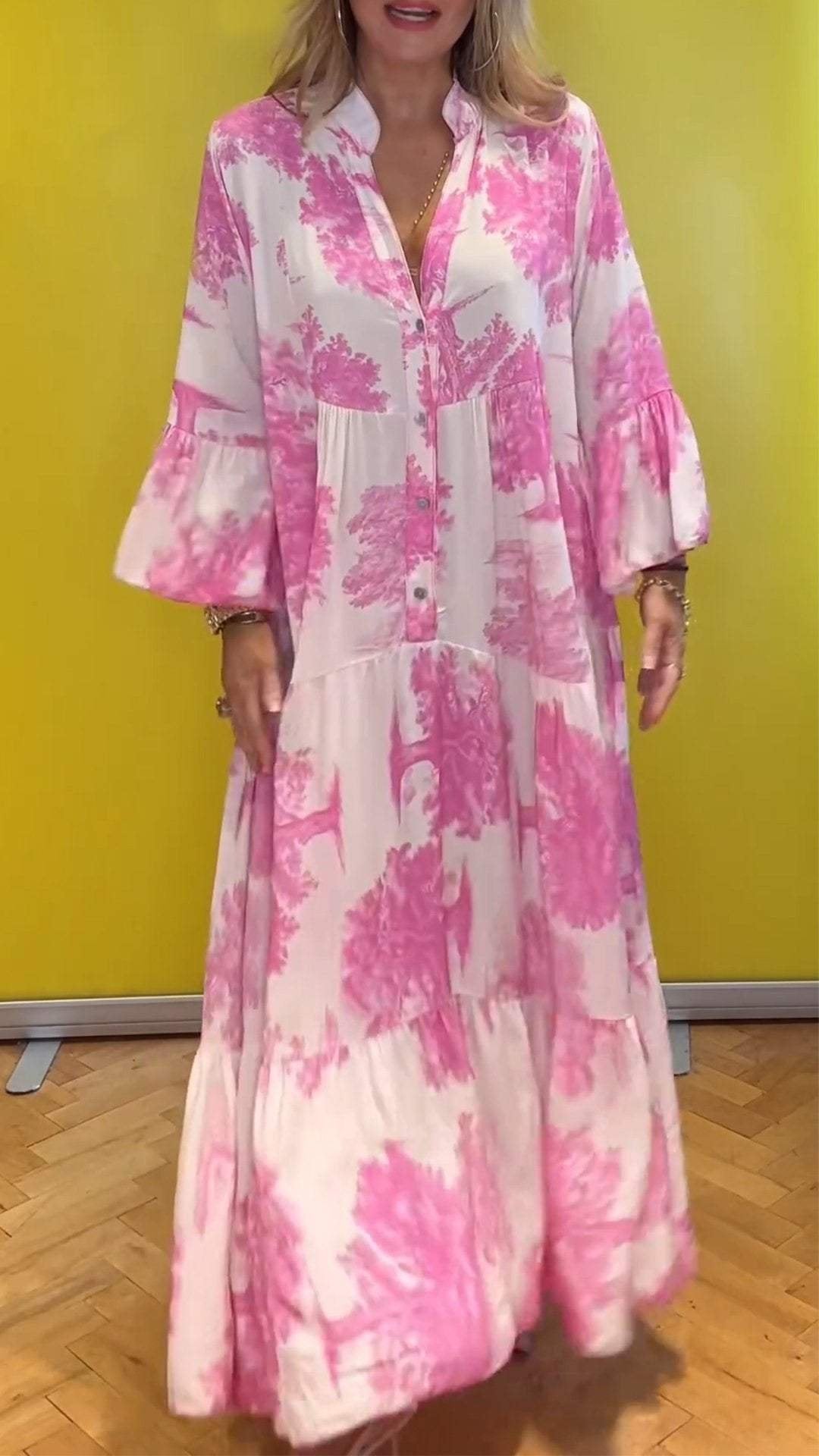 Sommerliches Maxikleid mit V-Ausschnitt und Waldmuster für Damen