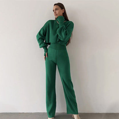 Damen-Outfit mit langärmeligem hochgeschlossenem Crop-Top und Hose